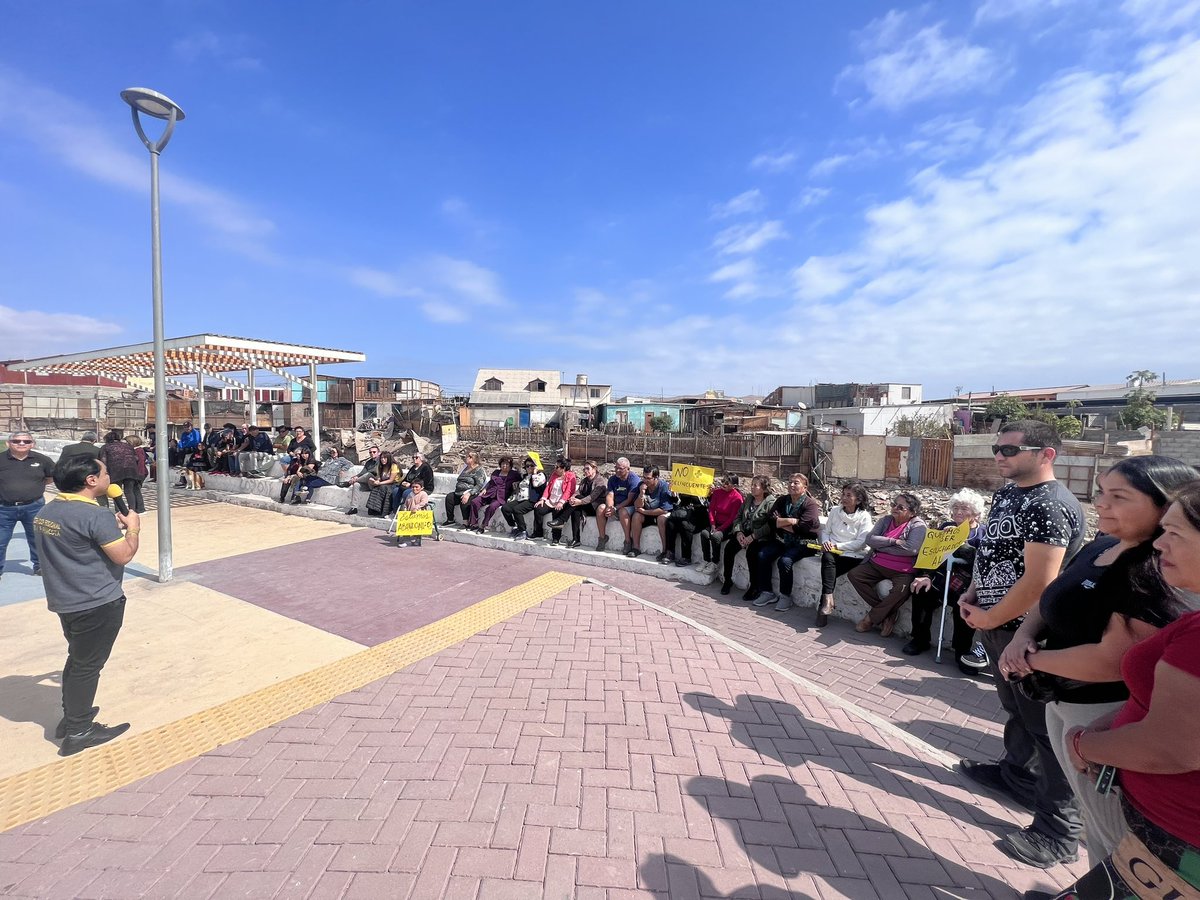 GoreAyP's tweet photo. Vecin@s de la población Arica 1 plantearon sus inquietudes y necesidades de un mayor resguardo policial en su barrio al gobernador regional @jorgediazxv y a la pdta. de la Comisión de Seguridad del Core, @ximenavalcarce 

#elgoreentodas #AricayParinacota https://t.co/AyL5Bt6JlH