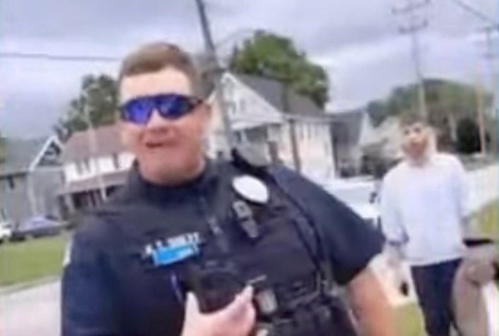 GABrown4Liberty's tweet photo. Officer Elliot Palmer is a coward who shoots dogs. 

#YesAllCops https://t.co/aFwph8LozL