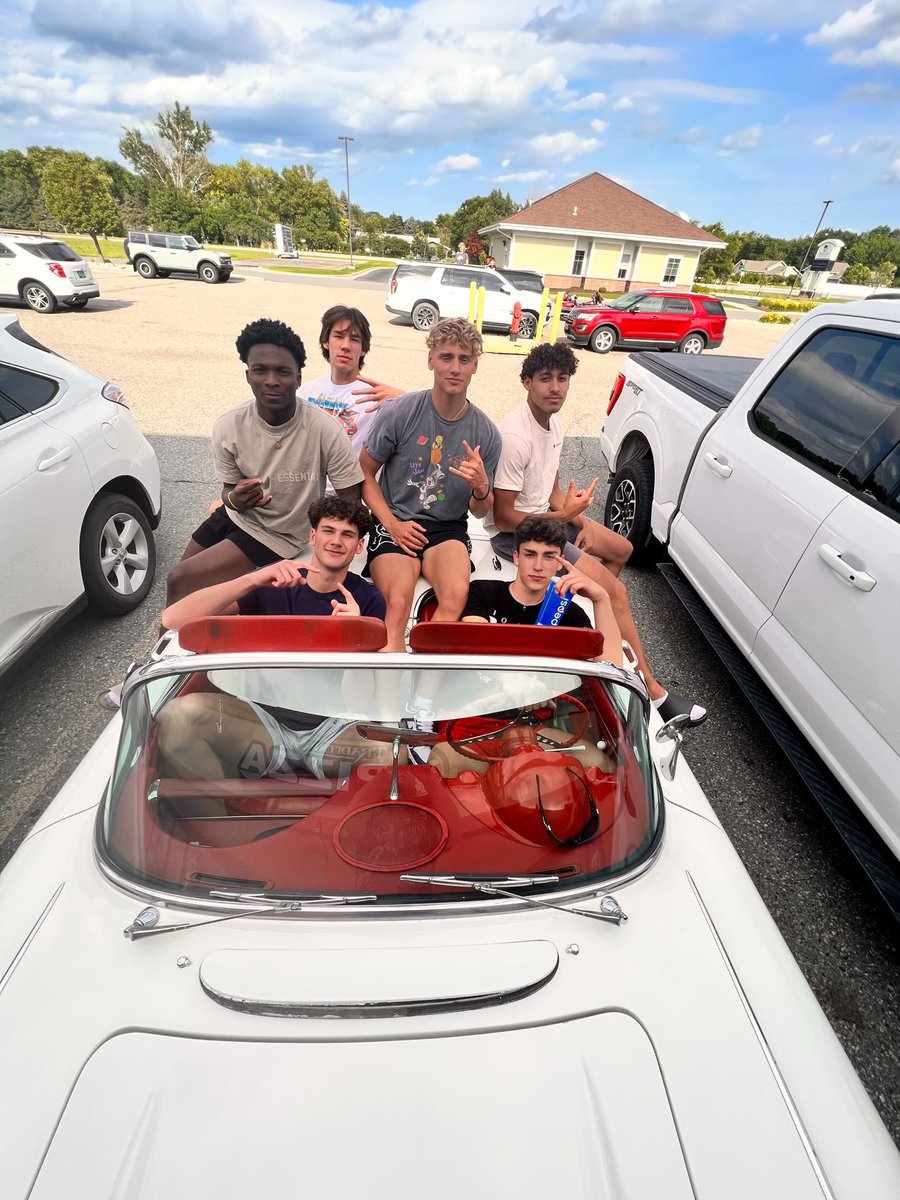 Cruzin in the convertible before the Lions game.  Lookin good ⁦<a href="/_zk_1__/">Zach Kraft</a>⁩ ⁦<a href="/ReisRowekamp/">reis_rowekamp</a>⁩ ⁦<a href="/connerkraft1/">Conner Kraft</a>⁩ ⁦<a href="/raymondbrown_11/">Raymond Brown</a>⁩ ⁦<a href="/EthanManock/">Ethan Manock</a>⁩ ⁦<a href="/Darik_Dissette/">Darik Dissette</a>⁩ #teambonding#hoops