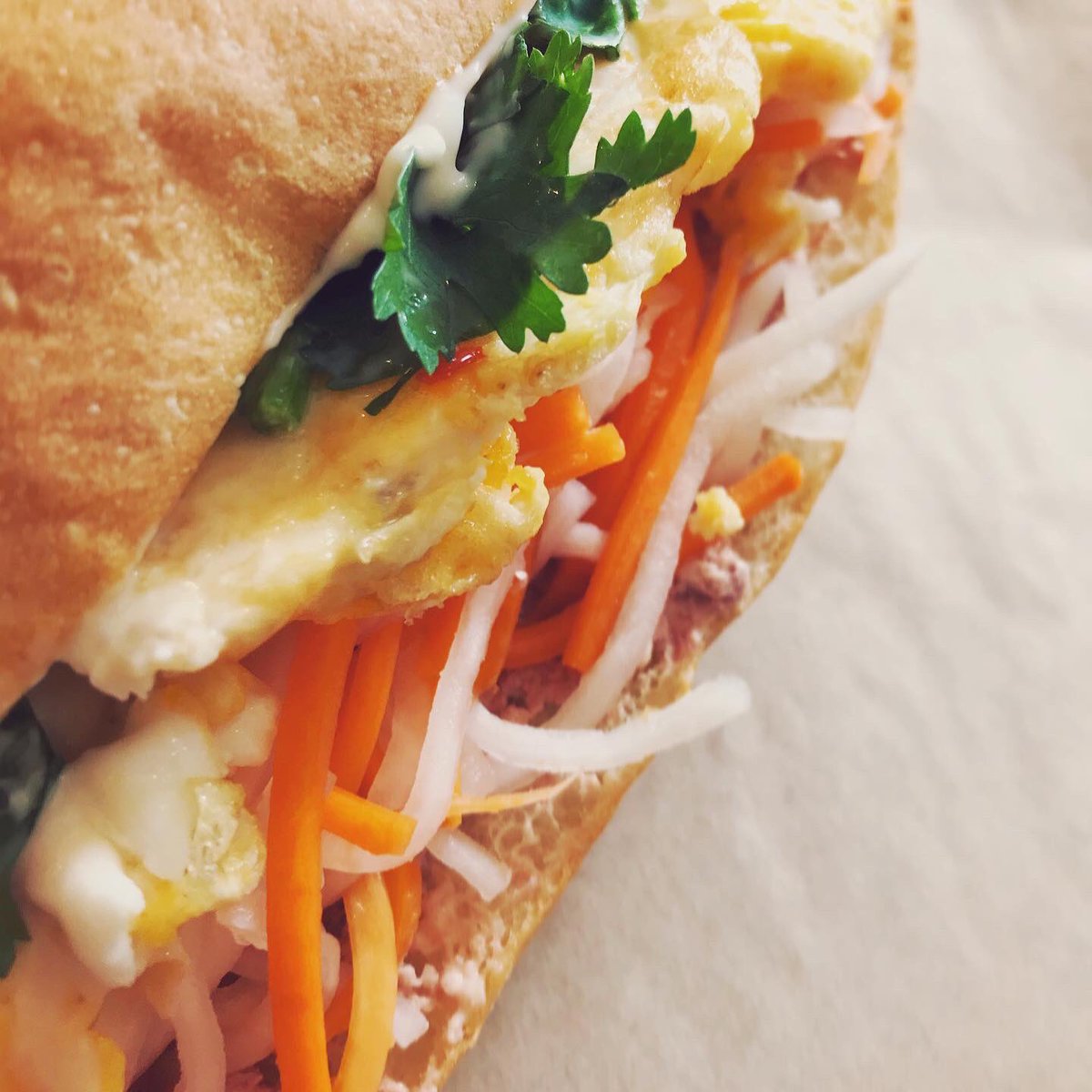doragon_sand's tweet photo. 閉店までもう少し。たくさんご用意してお待ちしております。7/9(日)営業です✨写真はミックスサンド！作り置きの予約は09042055402まで。
#ドラゴンサンド 
#バインミー
#仙川散歩 
#バインミー専門店 
#仙川テイクアウト
#仙川ランチ
#banhmi
#仙川カフェ 
#パクチー 
#ピクニックランチ https://t.co/5ehUxJ2Xzr