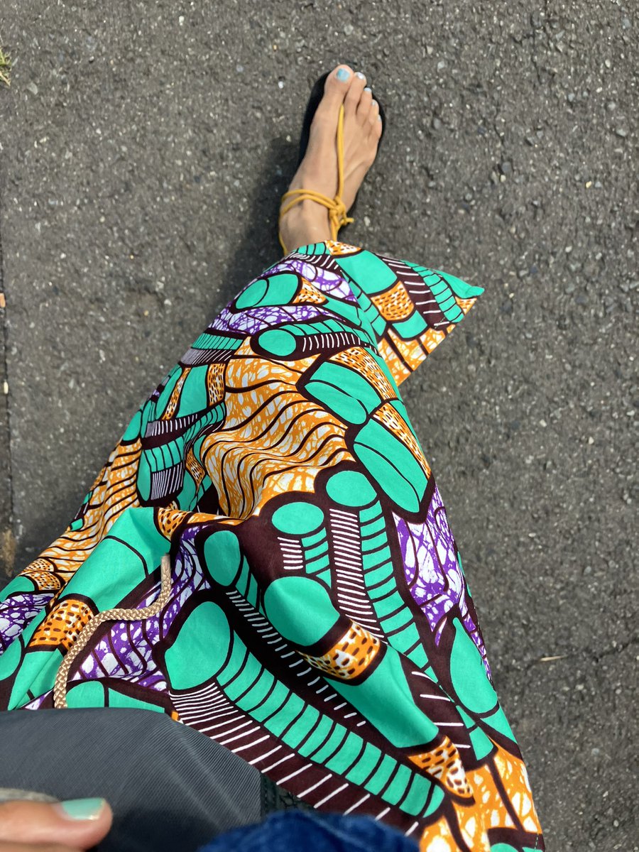 nnons_H's tweet photo. やっとミシンを使えた昨日。
コレ、チュニックにもスカートにもなる。#africantextile https://t.co/wXT9sw2yeU