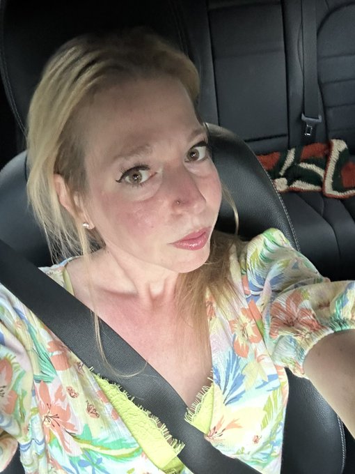 Going out with the hubby xoxo mwah 💋 🍑 🍆 🍍 https://t.co/AC58BHrWYV<a href="/tag/fan"class="tags"><span>#fan</span></a><a href="/tag/milf"class="tags"><span>#milf</span></a><a href="/tag/contentcreater"class="tags"><span>#contentcreater</span></a>