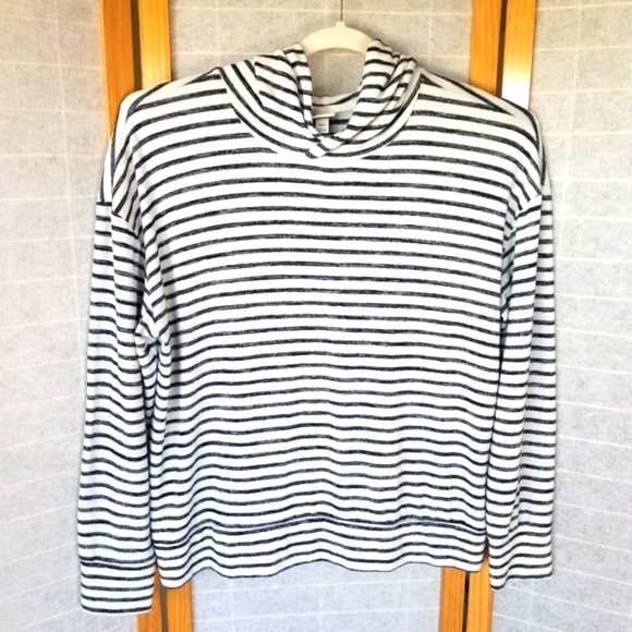 joneskindalife's tweet photo. So good I had to share! Check out all the items I'm loving on @Poshmarkapp from @iheartresale #poshmark #fashion #style #shopmycloset #anewday #codebleu #gear: https://t.co/hU31tQni18 https://t.co/FMpIb4UFbQ