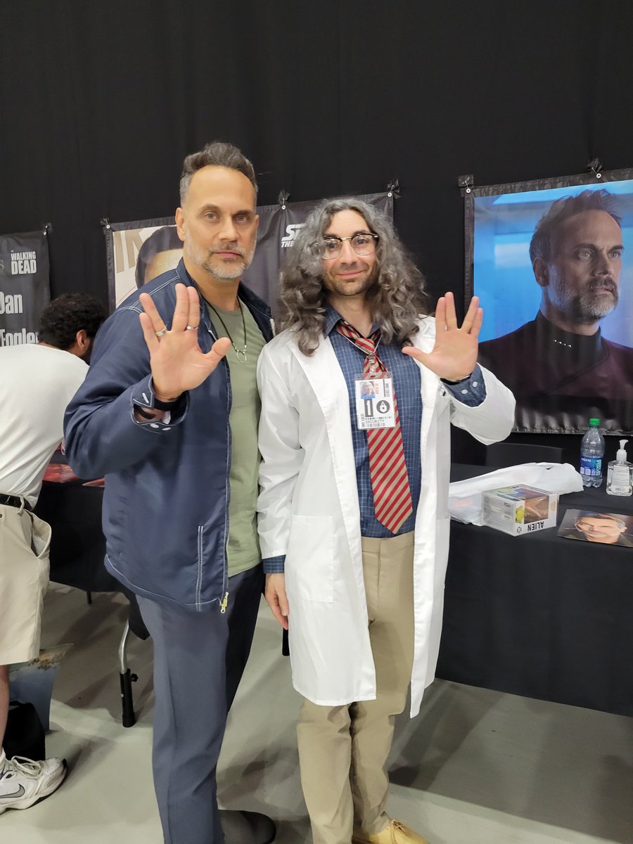 Doc_Obsidian's tweet photo. Fantastic day at #eternalcon! I was thrilled to meet @BrentSpiner and @ToddStashwick, thank you for visiting and sharing some great stories and experiences with us. And it was so much fun cosplaying Dr. Okun from Independence Day, he's always been a favorite!
#cosplay #StarTrek https://t.co/yJnZRDJn4g