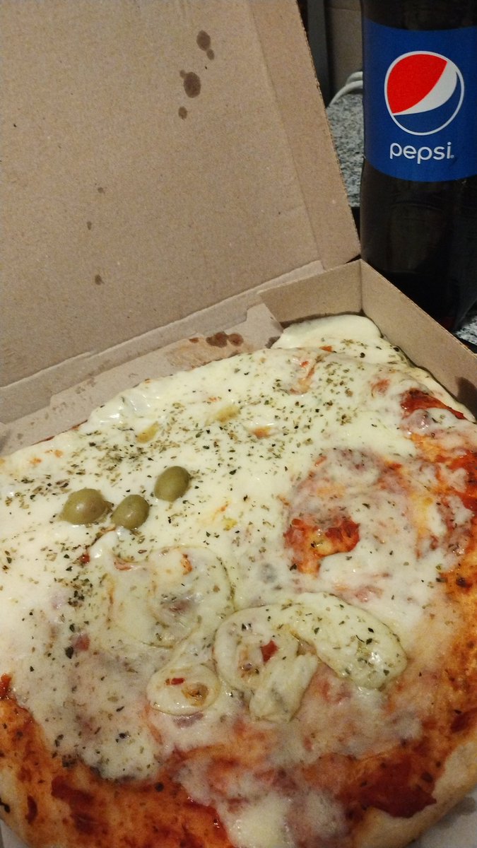 josesz1's tweet photo. Che @pedidosya capaz q pueden tratar de entregar mejor los pedidos y correctamente 
Lastima que #Kentucky pizza no tiene usuario!!!!!! https://t.co/6lxf68sfOy