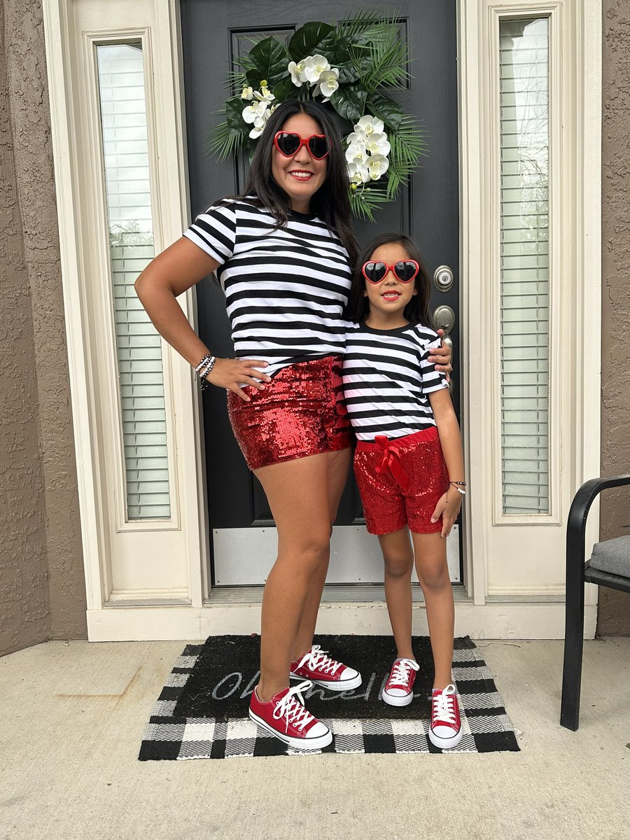 candytai's tweet photo. The most magical night with my favorite girl. I will never forget this time with her!♥️ #taylorswift #taylorswifterastour #taylorswiftkc #taytay #firstconcert #favoritedaughter https://t.co/yEyYLzcfni