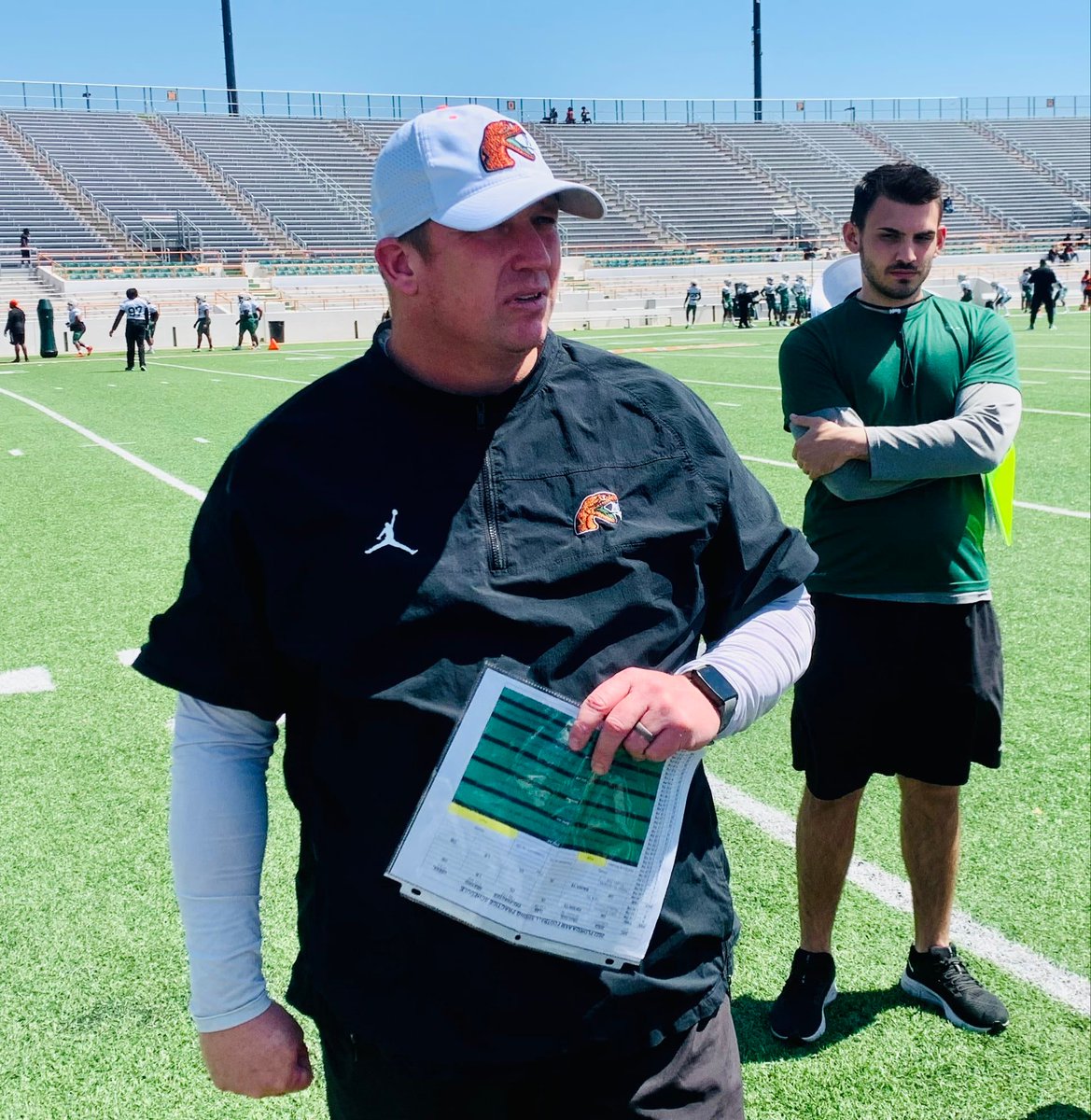 Elite_40's tweet photo. Rising DC with a graded DC performance in the top 40% of all active year 2 DCs from the @CFBAnalytical database in the FBS and FCS is @RSmittyRock of @FAMU_FB 

Connect info here https://t.co/cwdnfVWxcR https://t.co/uwq7si4iCs