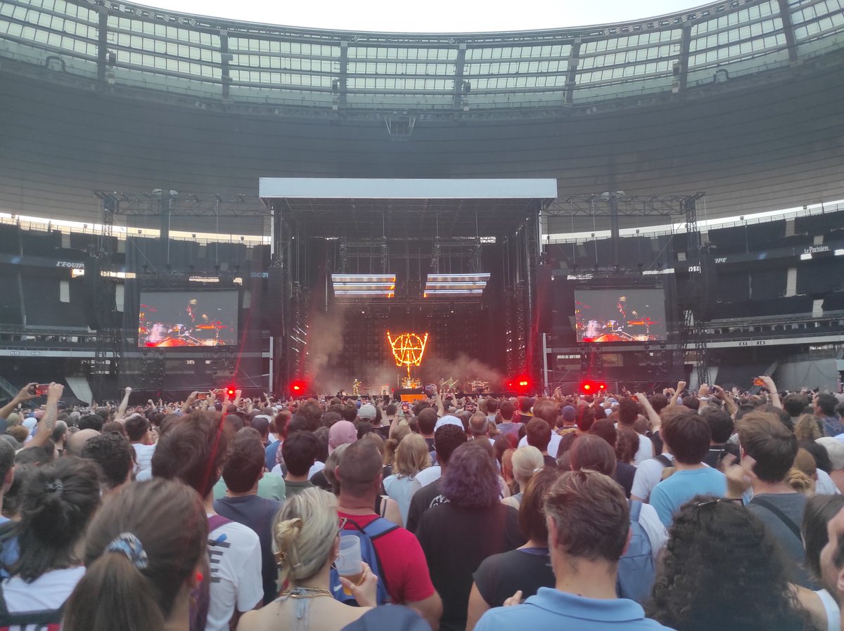 Letrix29's tweet image. J'ai réalisé un rêve de gosse. Muse. Au stade France. Dans la fosse. 😍🤩
