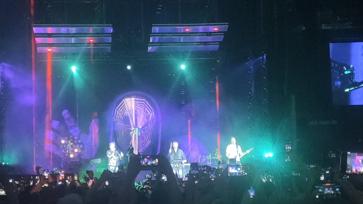 Letrix29's tweet image. J'ai réalisé un rêve de gosse. Muse. Au stade France. Dans la fosse. 😍🤩