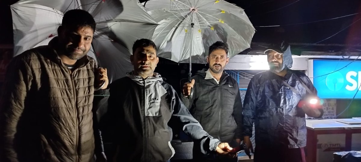 xenjpdclktwr's tweet photo. @mdtechjpdcl 
@dckishtwar 
@ChiefJammu 
The field staff of kishtwar  remained working till late evening amidst heavy rains to restore faults in power lines.We will reach affected areas for sure. https://t.co/AEoungbBTl
