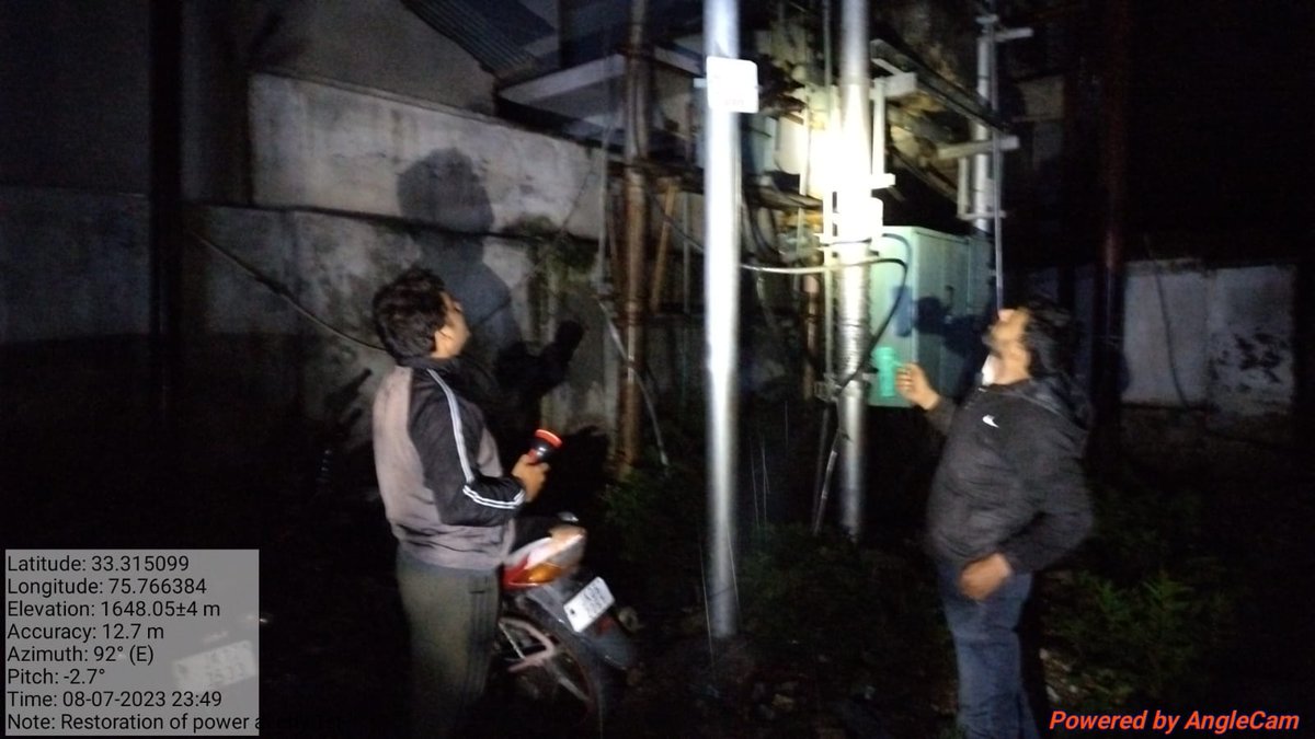 xenjpdclktwr's tweet photo. @mdtechjpdcl 
@dckishtwar 
@ChiefJammu 
The field staff of kishtwar  remained working till late evening amidst heavy rains to restore faults in power lines.We will reach affected areas for sure. https://t.co/AEoungbBTl