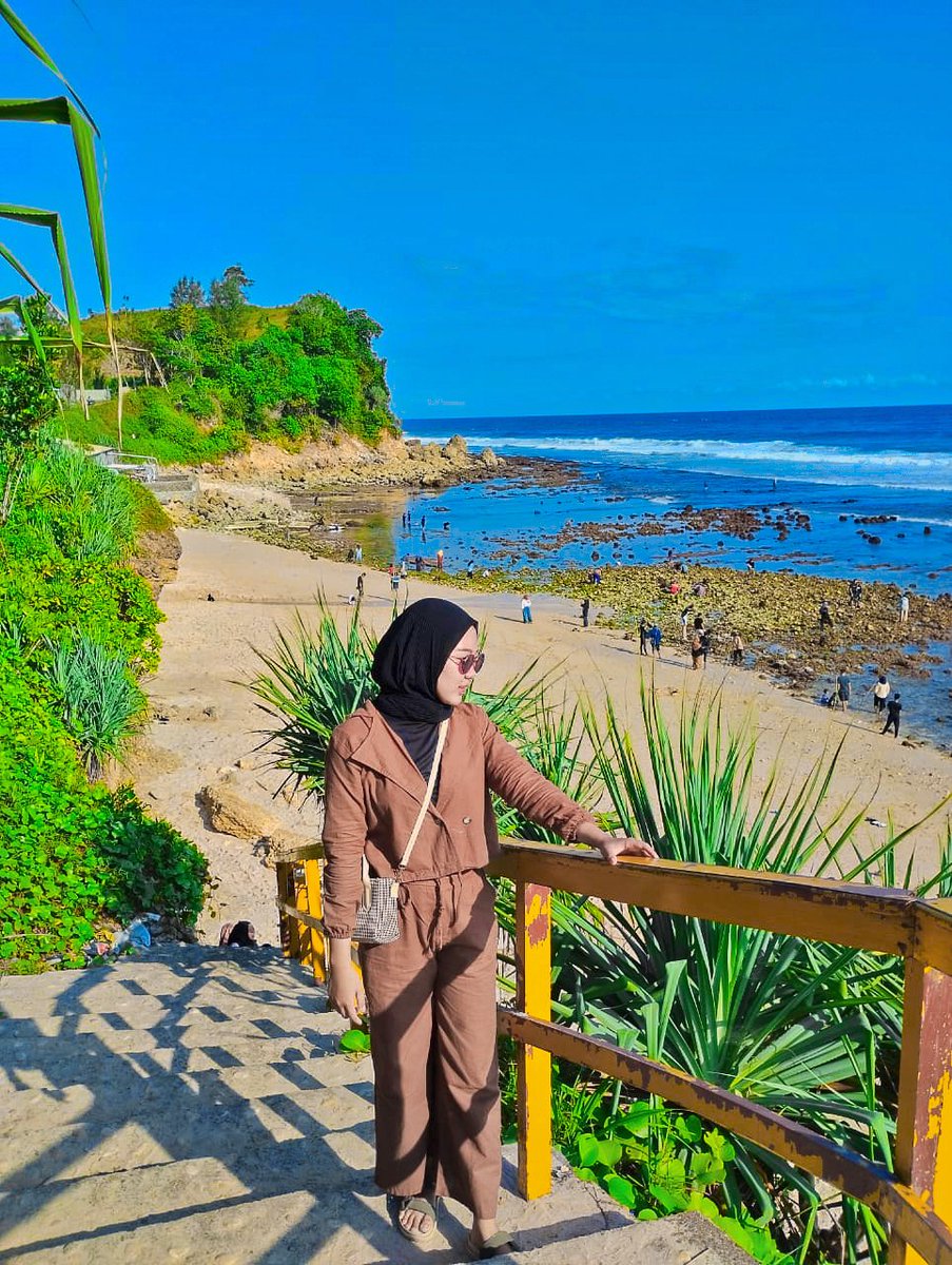 FieAmil's tweet photo. Kalo liat yg biru biru dan ijo ijo gini, pikirann kembali fresh..
Ternyata hiling menyembuhkan stress #skripsian #mahasiswaakhir https://t.co/ouhKaihh4Y