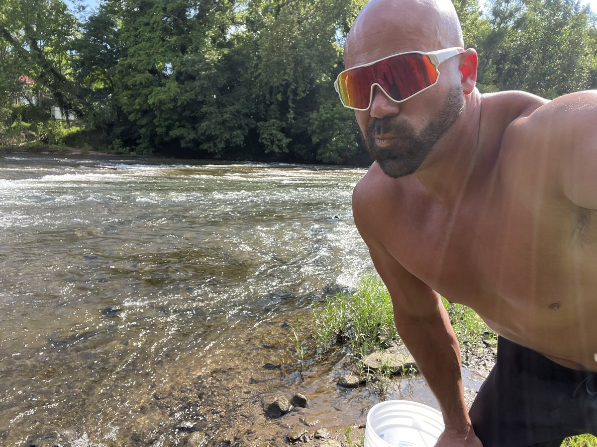 JamesAncion's tweet photo. #BWWS #fishinglife #feet_pic #feet_lover #feetfethish #FeetPictures https://t.co/LpR8nzN5cK