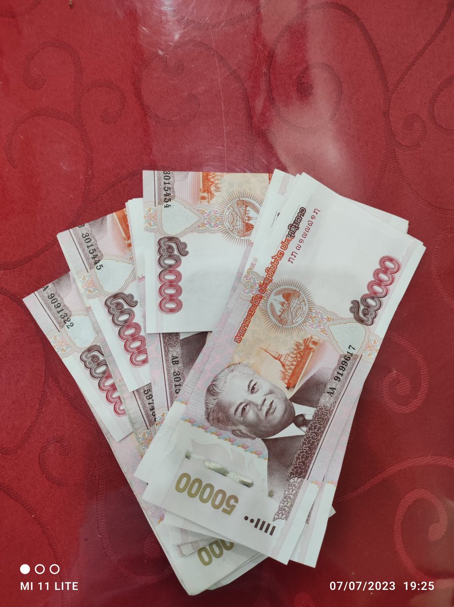 TChanthirath's tweet photo. ພໍແຕ່ແລກ100$=1,900,000ກີບລະແມ່ນກ້ຽງຕັບເລີຍ. https://t.co/e2oRmTNQf0