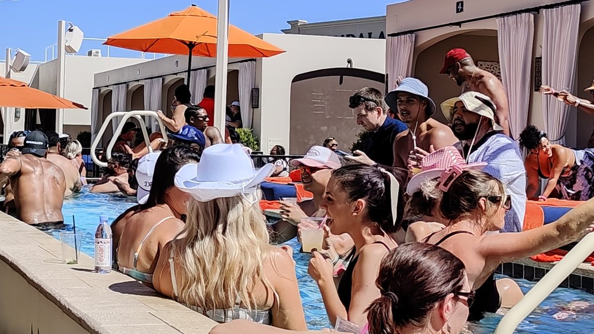 viking135's tweet image. #NotHome