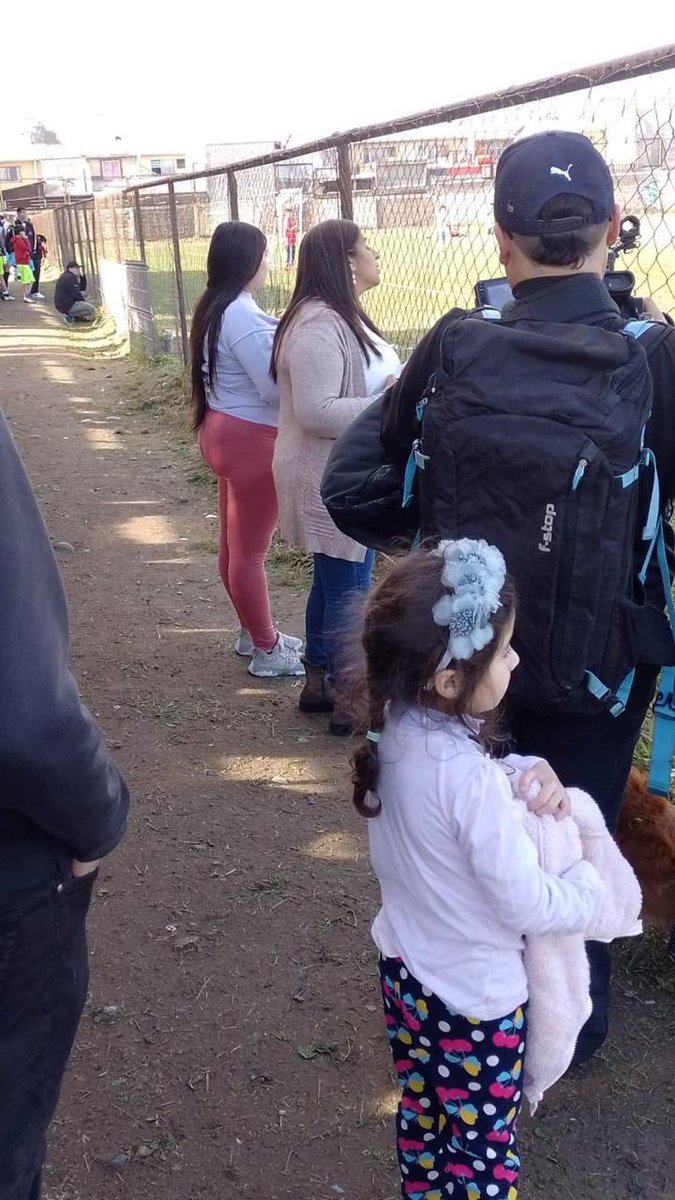 La honorable Sra. Fabiola Campillay , MIRANDO un partido de Fútbol donde participa su Hijo 
En la comuna de San Bernardo ?? Alguien me lo puedo confirmar gracias