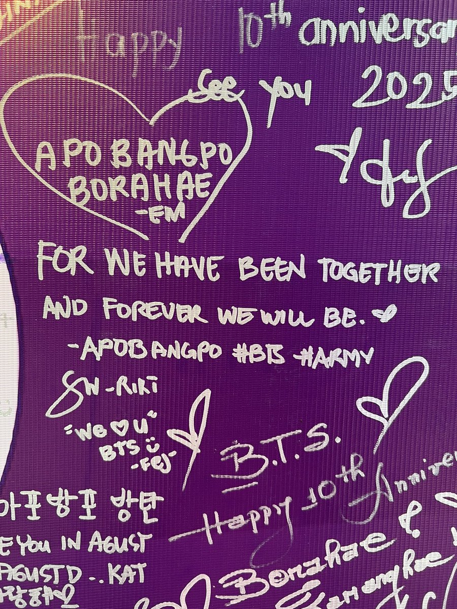 captivate_jimin's tweet image. We need a good cry for this morning to be good! 
Come to Glorietta Activity Center and celebrate with us! Write your heart felt messages on our Freedom Wall!

HAPPY 10th Anniversary, our home @BTS_twt 

#ARMY10VEBTS 
#ARMYturns10Today