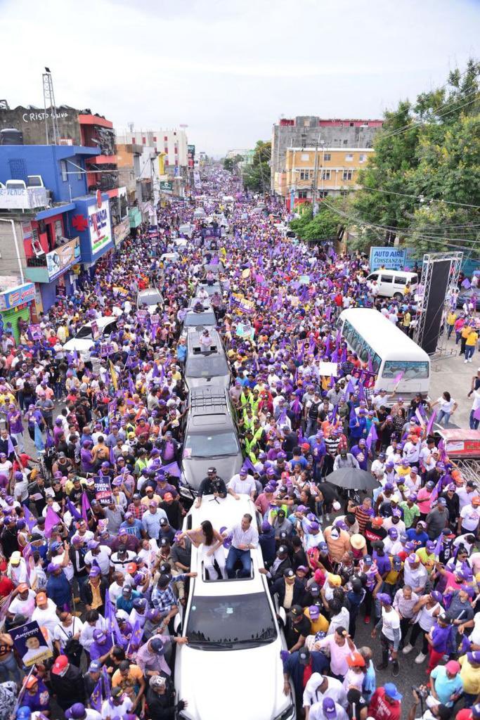 DominguezBrito's tweet photo. ¡El @PLDenlinea hoy marchó de manera contundente con el pueblo dominicano!

Nuestro compromiso trasciende este momento. Seguiremos luchando por un país mejor, con esperanza y determinación.

#MarchaDeLaEsperanza 
#AguantaQueFaltaPoco https://t.co/OYxLb0OZyN