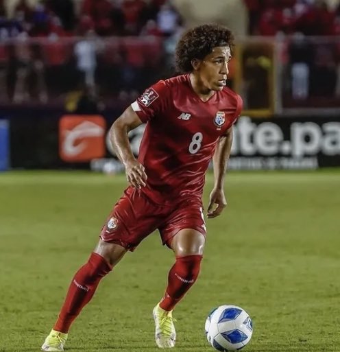 Adalberto Carrasquilla, 24 años (25 en noviembre), el 8 de Panamá🇵🇦 que dan ganas de mirar juega en Houston Dynamo FC de la MLS. Allí tiene 60 PJ, 4G y 7A. Volante moderno de salida, juego, panorama, movimientos veloces cuando lo amerita y lentos también si la jugada lo requiere.