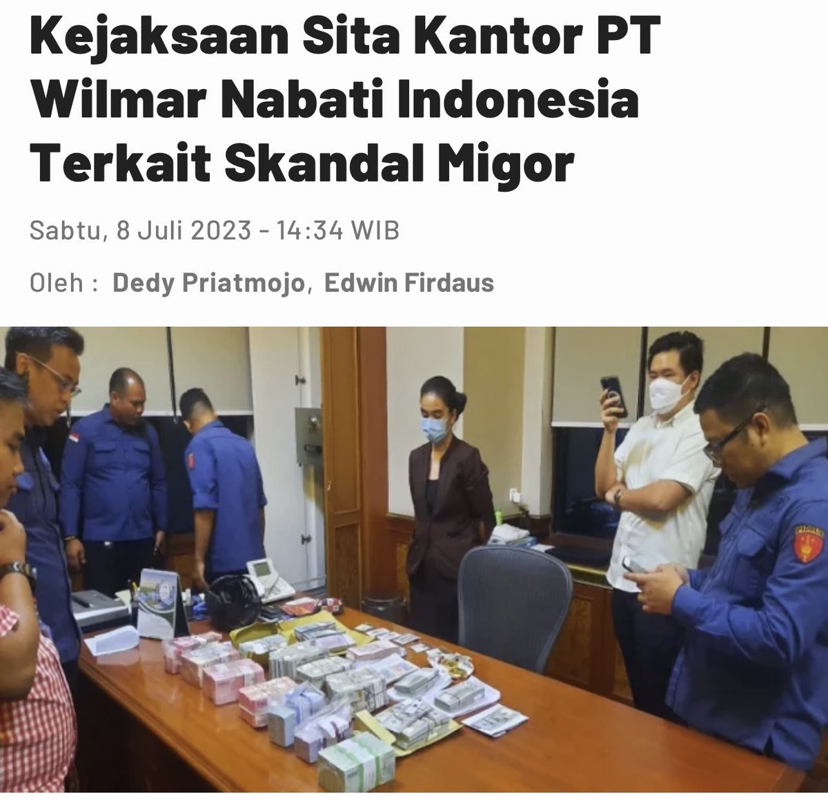 The AGO searched and seized the offices of Wilmar, Musim Mas, and Permata Hijau #palmoil giants which have been named as corporate suspects in an alleged #corruption case in the granting of export facilities for Crude Palm Oil (CPO) and its derivatives. viva.co.id/berita/nasiona…