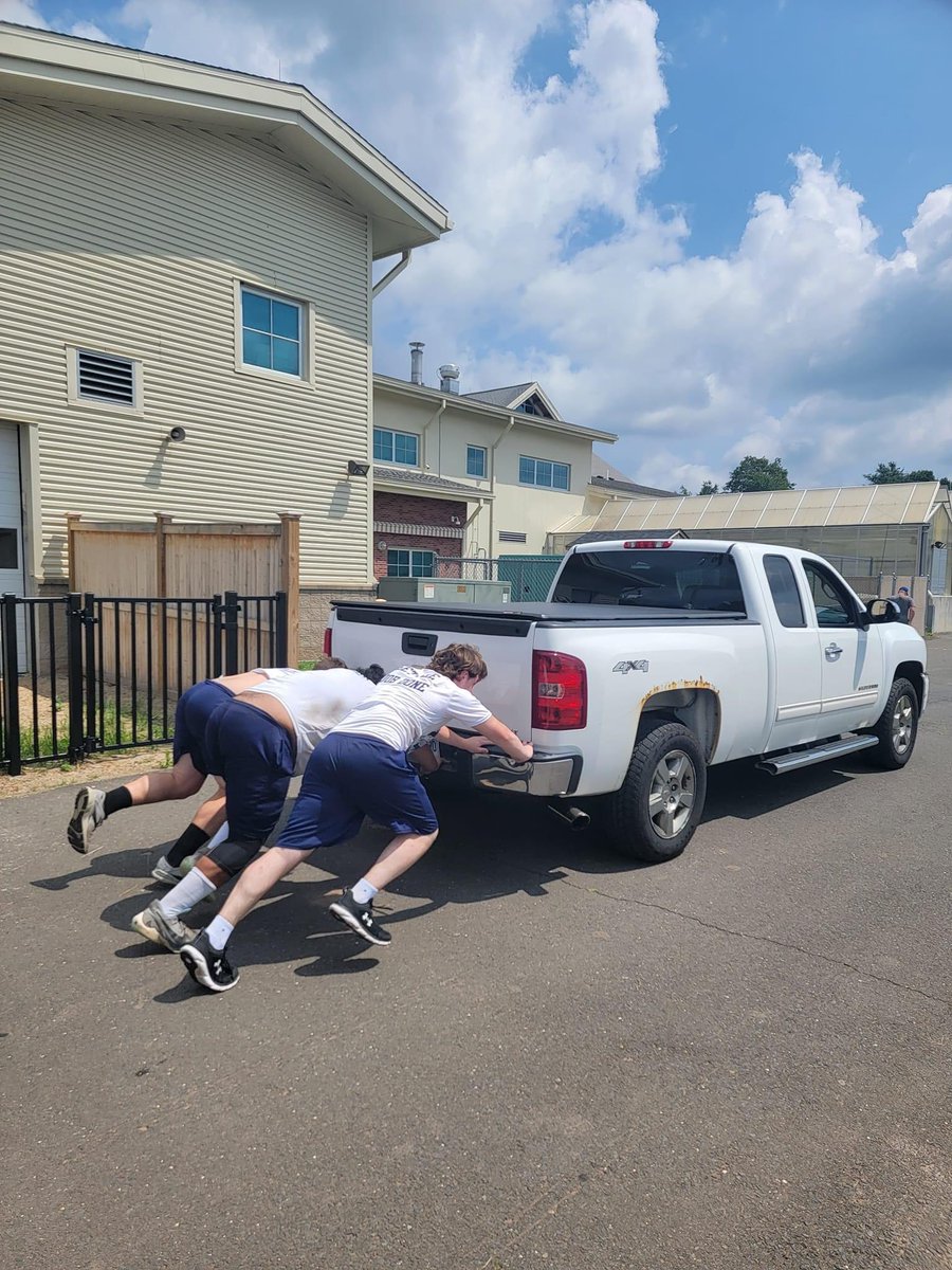 NW_UnitedFball's tweet photo. Lineman Challenge 2023 #nwu #northwestunited #workhorses #getthejobdone #trenchwarfare #linemanlife #forgottenfive #50-79 https://t.co/lzqPhs0ZVf