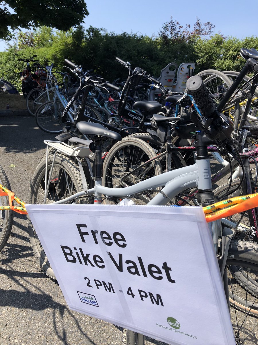 KirkGreenways's tweet photo. Grand opening of @kirklandgov’s new bike and ped bridge connecting Totem Lake and downtown Kirkland and points beyond. 👏

Props to @KccClaudia and @EastrailP for helping connect the region with safe and sustainable infrastructure.

Great to see so many people valeting with us! https://t.co/OB71IAQrWQ