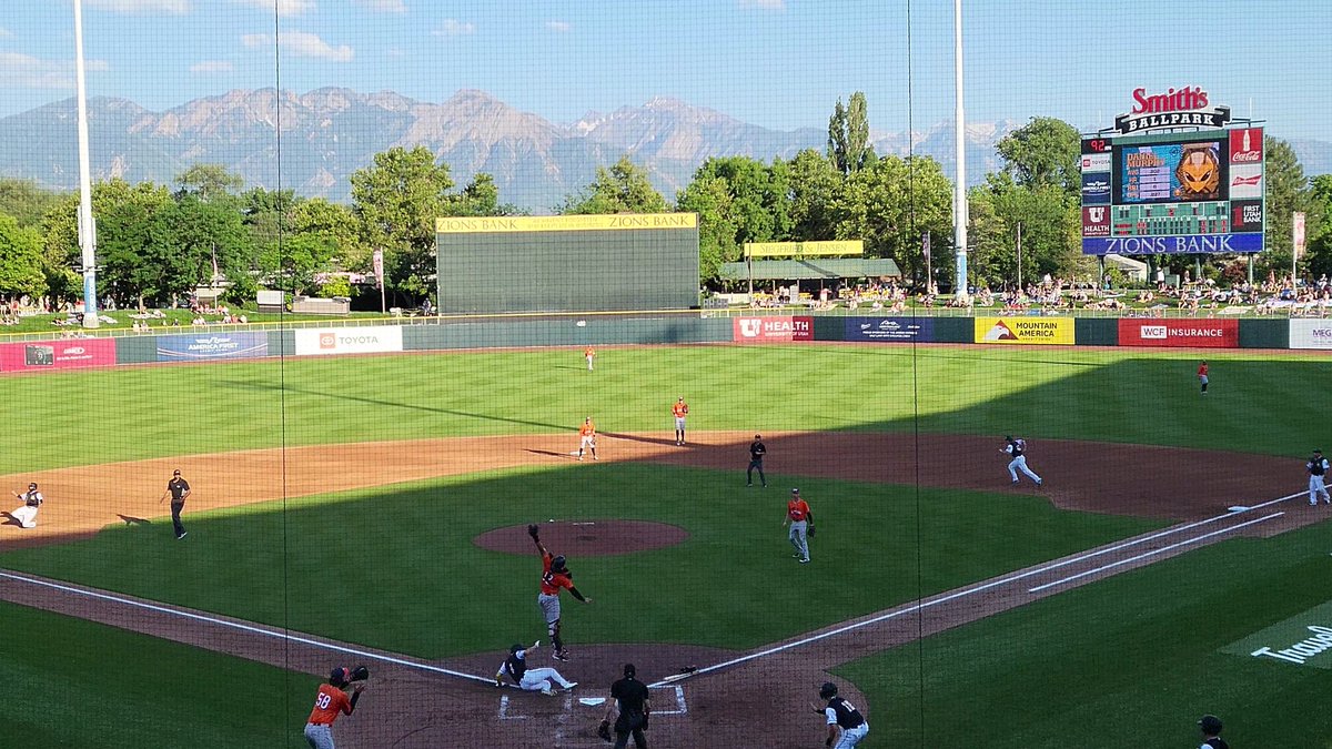 dannahyer's tweet photo. @SaltLakeBees #bestviewinbaseball #baseball @Baseballism @BBisntBoring @MiLB #defendersofthediamond @brian_schnee @brianwusa @ChaseThomason @SLCScanner @ThomasGeboyWX @spunky_libra https://t.co/uGYeprKSYz