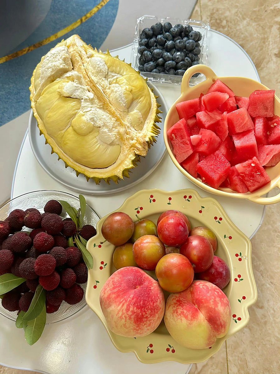 chavezizzy1999's tweet photo. Let the future go, let the past go. ??
     
What#I love to eat fruit#Favorite to eat fruit#Fresh fruit#Daily fruit https://t.co/ANHEF6E9pV