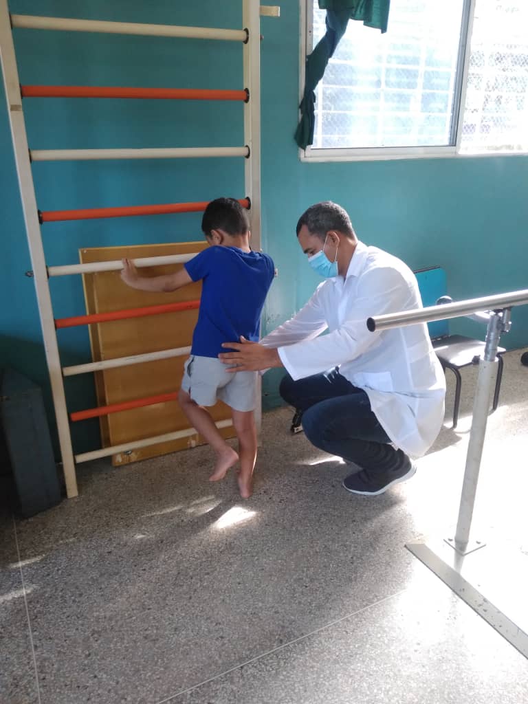 Querido Fidel, aquí está tú Ejército de Batas Blancas brindando amor y solidaridad al hermano pueblo venezolano #ConTodosLaVictoria #70Moncada .#CubaPorLaVida <a href="/cubacooperaven/">Brigada Médica Cubana en Venezuela</a> <a href="/MINSAPCuba/">Ministerio de Salud Pública de Cuba</a> <a href="/japortalmiranda/">José Angel Portal Miranda</a>