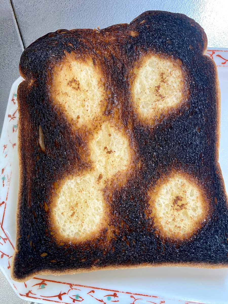今朝作ってしまった
アートなトースト

食べたよ https://t.co/SBTCFTO8S4