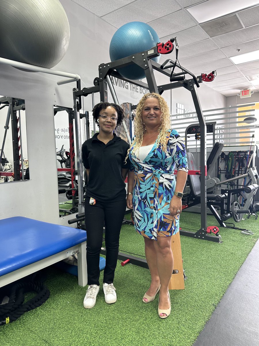 TessieIzquierdo's tweet photo. Thank you to Physical Therapy Now Miramar for providing our SYIP interns the opportunity to learn from the experts. @drldiaz @CTEMiami #syip2023 #summeryouthinternshipprogram @KrisUgarteTorre https://t.co/gipKLbTRt2