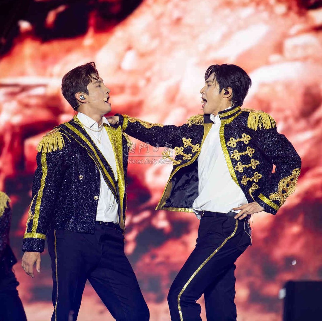 HominJungshim's tweet photo. Their tension &amp; power 
🔥🔥🔥🔥🔥🔥🔥🔥🔥🔥🔥🔥🔥
#동방신기 #TVXQ! #東方神起 #MTEA https://t.co/0UZFWVVabt