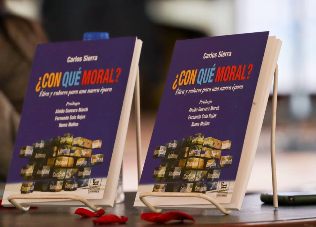 En #Táchira se efectuó la presentación del libro: 

¿CON QUE MORAL?📖  
Ética y Valores para una nueva época

✍🏻 Autor: 
Diputado de la AN #CarlosSierra

<a href="/NicolasMaduro/">Nicolás Maduro</a>
<a href="/FreddyBernal/">Freddy Bernal</a>
<a href="/SierraCarlosVEN/">CARLOS SIERRA</a>
<a href="/LealTelleria/">M/G Carlos Leal Tellería</a>