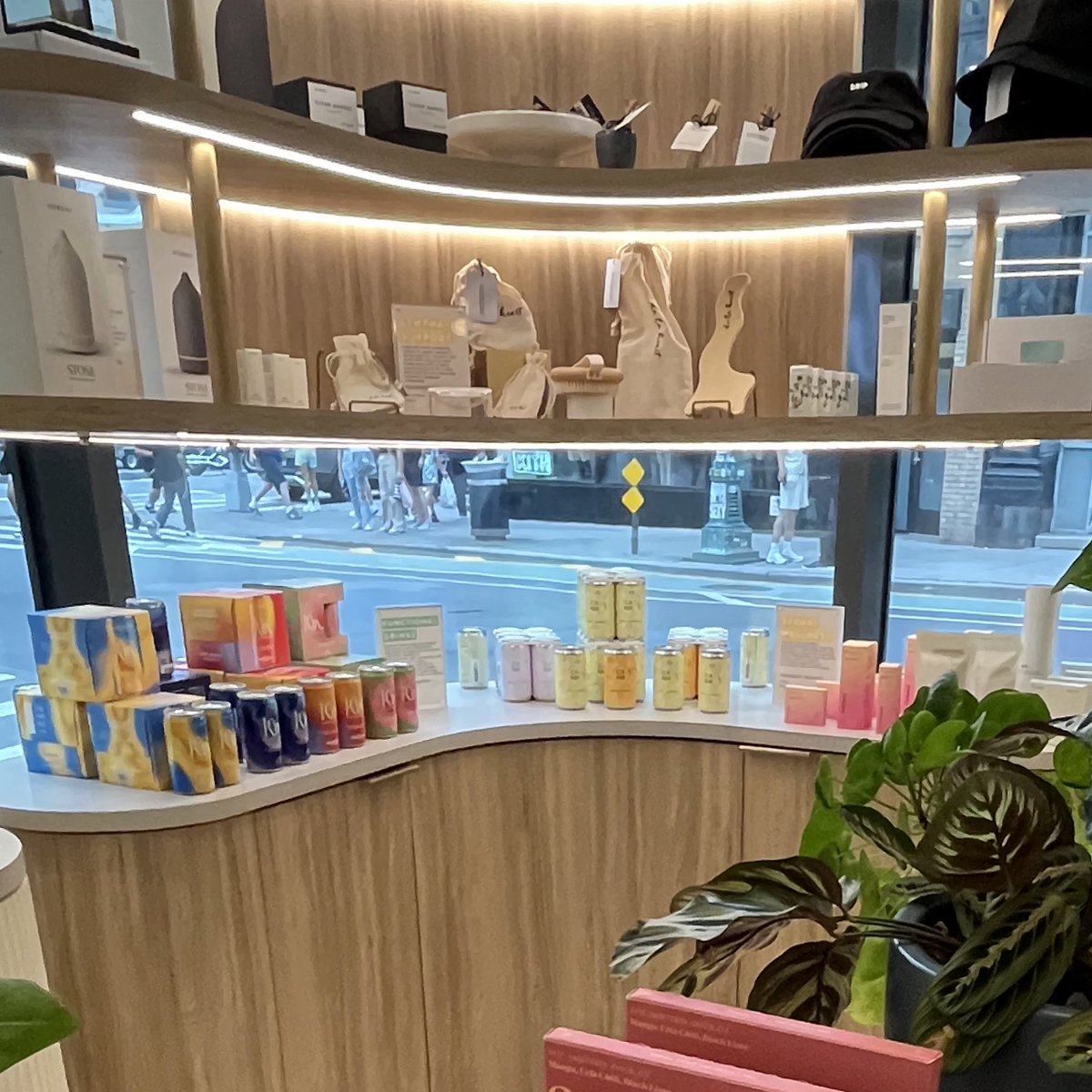 iiiitsandrea's tweet image. forget curated grocers —

beauty stores now stock up on fun beverages and functional snax …. 👀