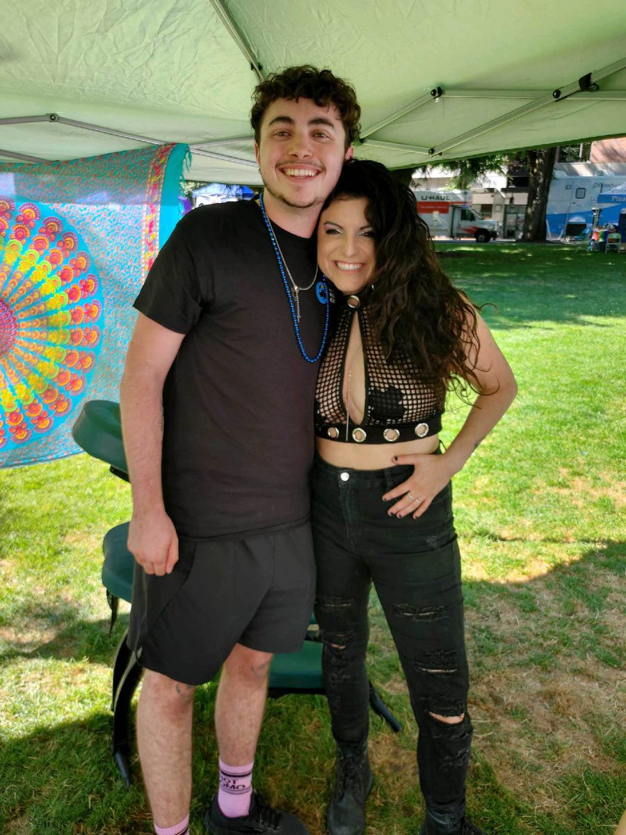 Fin(neas) Burgess tweet media