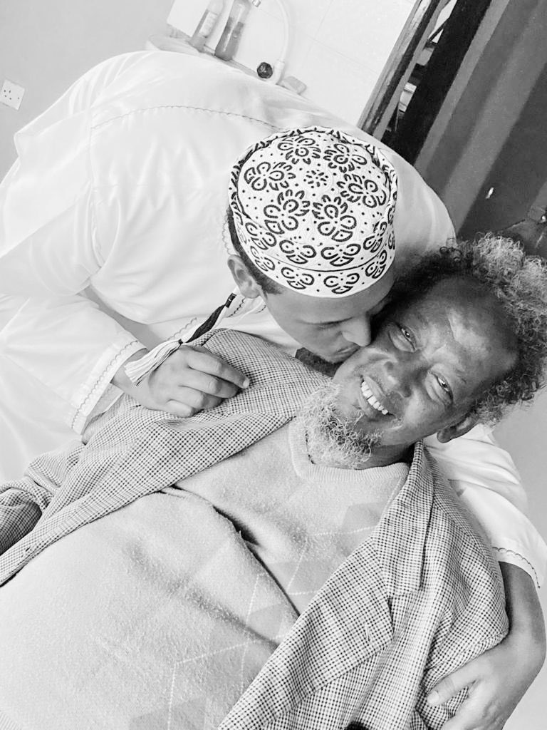 JamaludinSheikh's tweet photo. Sa'īd ibn al-Musayib رحمه الله:

           "The one who is #dutiful and #kind to his parents shall not die an evil death."
[تاريخ ابن معين ٢/٢٢٨]

May we be dutiful to our #Parents. https://t.co/W0SMBmMTpw