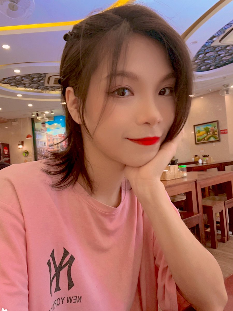 Polaris_Rin's tweet image. おはよう😃
今日はsunny day sunday 😆😆😆　
暑いな〜
#POLARIS2023 #ベトナムアイドル  #ポラリス #rinnie_polaris #不忘初心