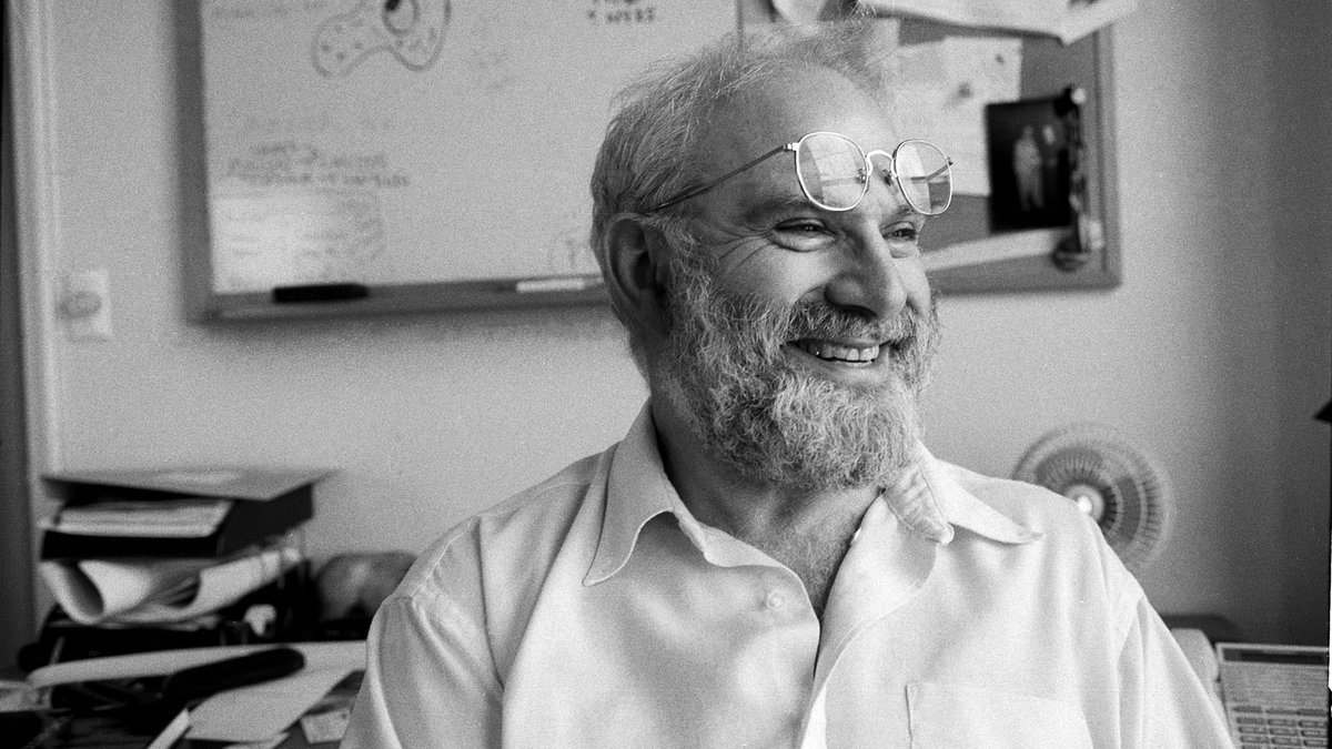 «Spesso la nostra unica verità è quella narrativa, sono le storie che ci raccontiamo a vicenda e raccontiamo a noi stessi».

Nasceva oggi, novant'anni fa, Oliver Sacks.