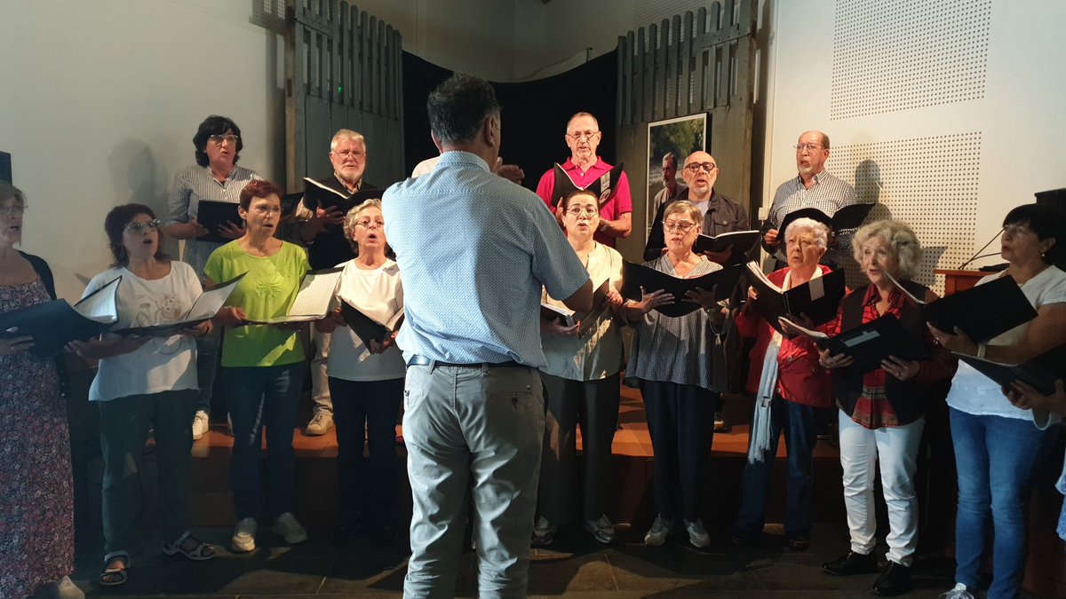 gzcultura's tweet image. Onte tivo lugar o X Convivio da Cultura galega.
E non podemos estar máis que agradecidos.
Por todas as persoas que participaron. As entidades que se achegaron. E a festa que entre todas e todos fixemos outro ano máis.
Agradecer á Asoc. Cultural e Musical #Solfa o recibimento.