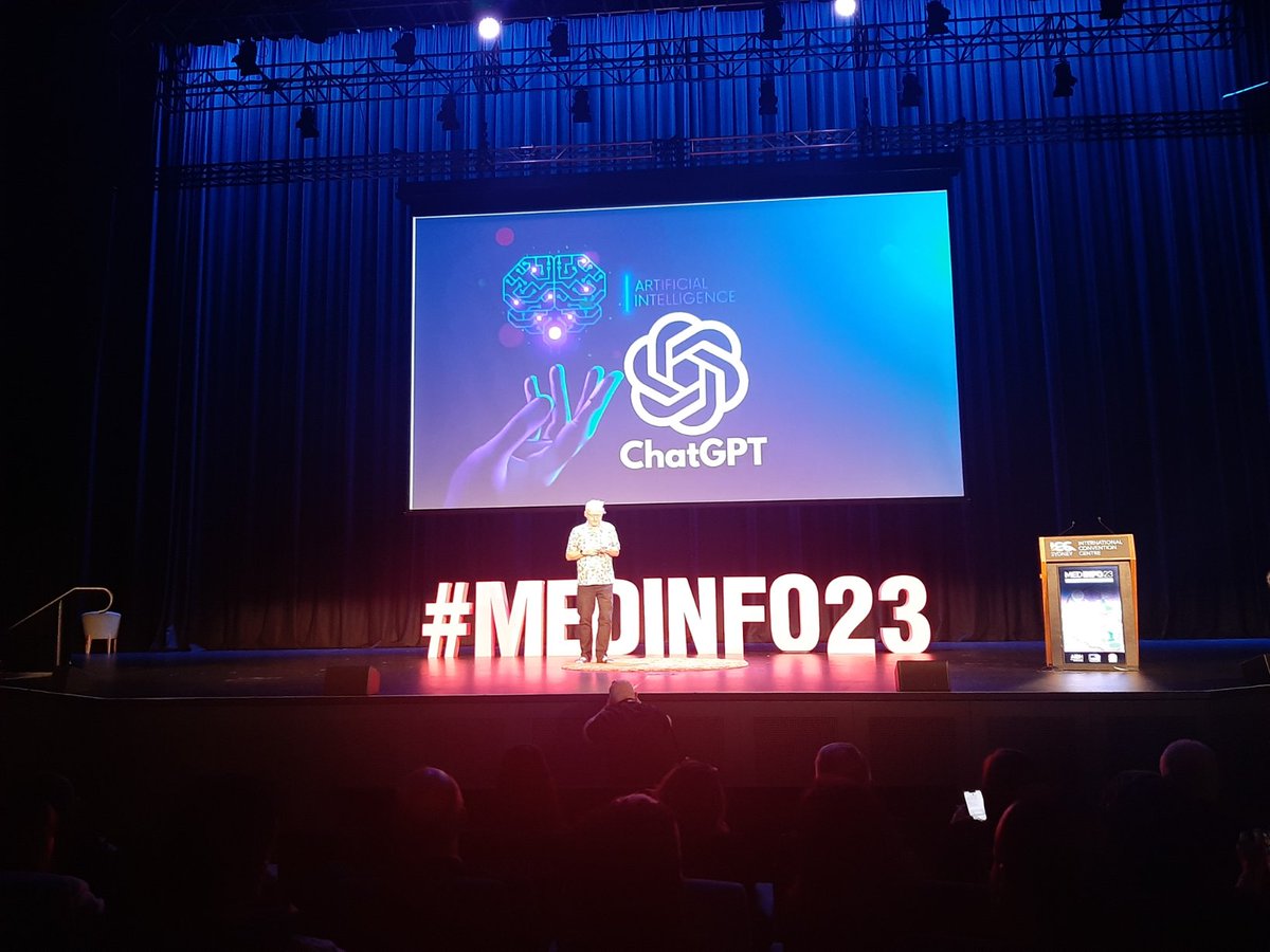 soniaebenitezok's tweet photo. Ahora le toca el turno a #TobyWalsh y continúan las charlas a modo #tedtalk esta vez sobre Inteligencia Artificial
Imaginando el futuro...será como en el film HER?
#medinfo23 #medinfoenespañol #medinfoencastellano https://t.co/JcU3aSkCaf