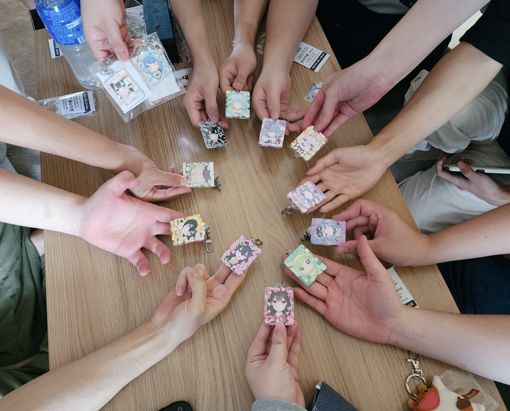 ~오랜만에하는 대규모 브챗 숙박정모~

(w.꼬망, 준영, 진붕, 노답, 고양이, 릭홀, 초딩, 쪼을, 정상, 호렌, 에리)