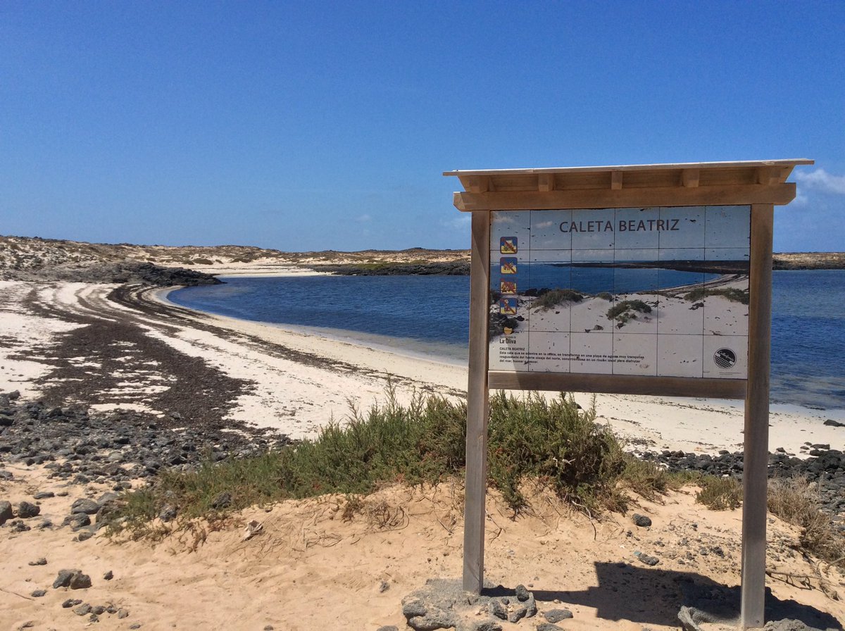 Cari compagni di avventura,
a Fuerteventura ho fatto
una bella e lunga passeggiata costeggiando le calette da Majanicho fino al Faro del Toston.
Il tragitto merita per le meravigliose calette, come playa Herro e playa Beatriz.
#Canarias #travel #trip #traveller