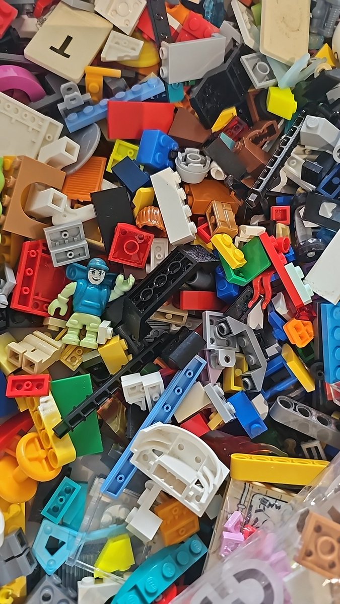 nishith_pandya's tweet photo. And a shitload of really tiny stuff still remains. Maybe today evening or next weekend!
#dadlife #MrArjun #LEGO https://t.co/fwewkwI21h
