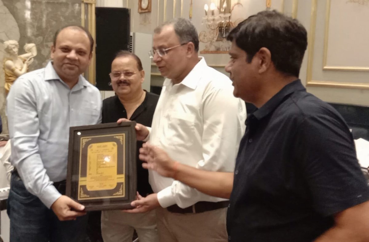 amit_pandey234's tweet image. We always relish love and recognition from our near and dear ones. Narpat bhaiya, my dear friends Ajay and Devendra, it was my privilege to be with you yesterday. Thank you for a momentous evening with all dignitaries of our profession.
#kcas #kitba #ca #advocate #cawnporeclub