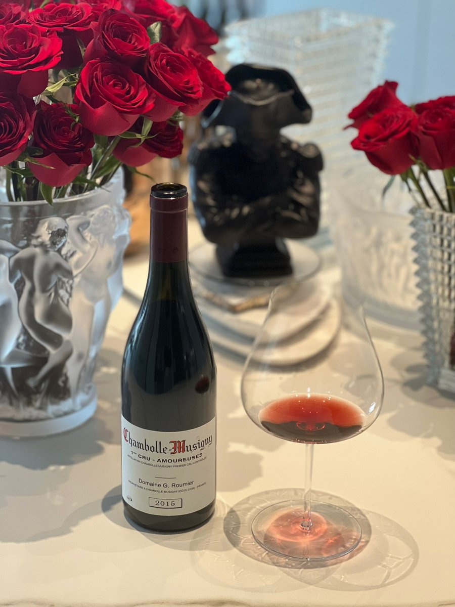 jaycupas's tweet photo. You can't open a bottle of love in this romantic setting
2015 Les Amoureuses Roumier
Clear and pure love taste, like glue, like shadow ~ https://t.co/hPEMG9gwnN