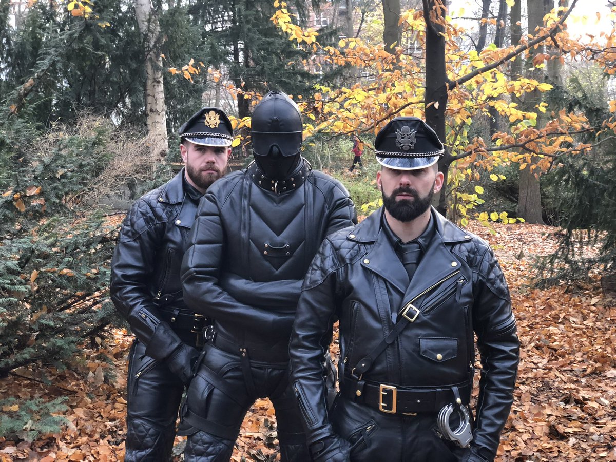 steelcollarbln's tweet photo. Always great to see my video shared by twitter community. Must be something nice indeed 🖤🖤 Here some more ‚background‘ !Enjoy ! 😈 https://t.co/oJZjWJmmPc