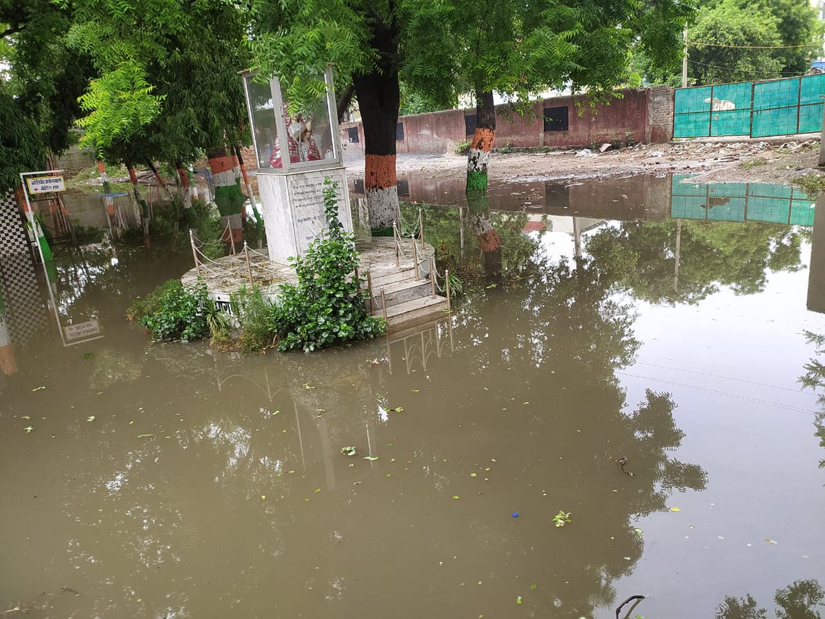 HoshiyarSP's tweet photo. सोहना का मॉडल संस्कृति स्कूल कई वर्षों से जर्जर हालत में है जिसकी तरफ न सरकार का न प्रशासन का कोई ध्यान है जो कि बहुत ही निंदनीय है ऐसा इसलिए क्योंकि यहां पर शिक्षा ग्रहण करने गरीब परिवारों से बच्चे आते हैं जब तक आम जनता अपने हक के लिए जागरूक नहीं होगी तब तक यही हालात होंगें https://t.co/ckouhLraV9