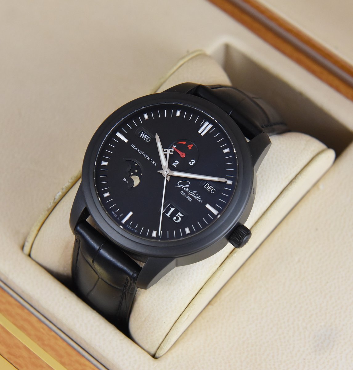 TheLuxuryHut_UK's tweet photo. Something different... Glashutte Original 🔥
.
#theluxuryhut #watches #luxury #glashutteoriginal #glashutte #london #uk #theluxuryhut #watchdealer https://t.co/6NJ8EjNLkX