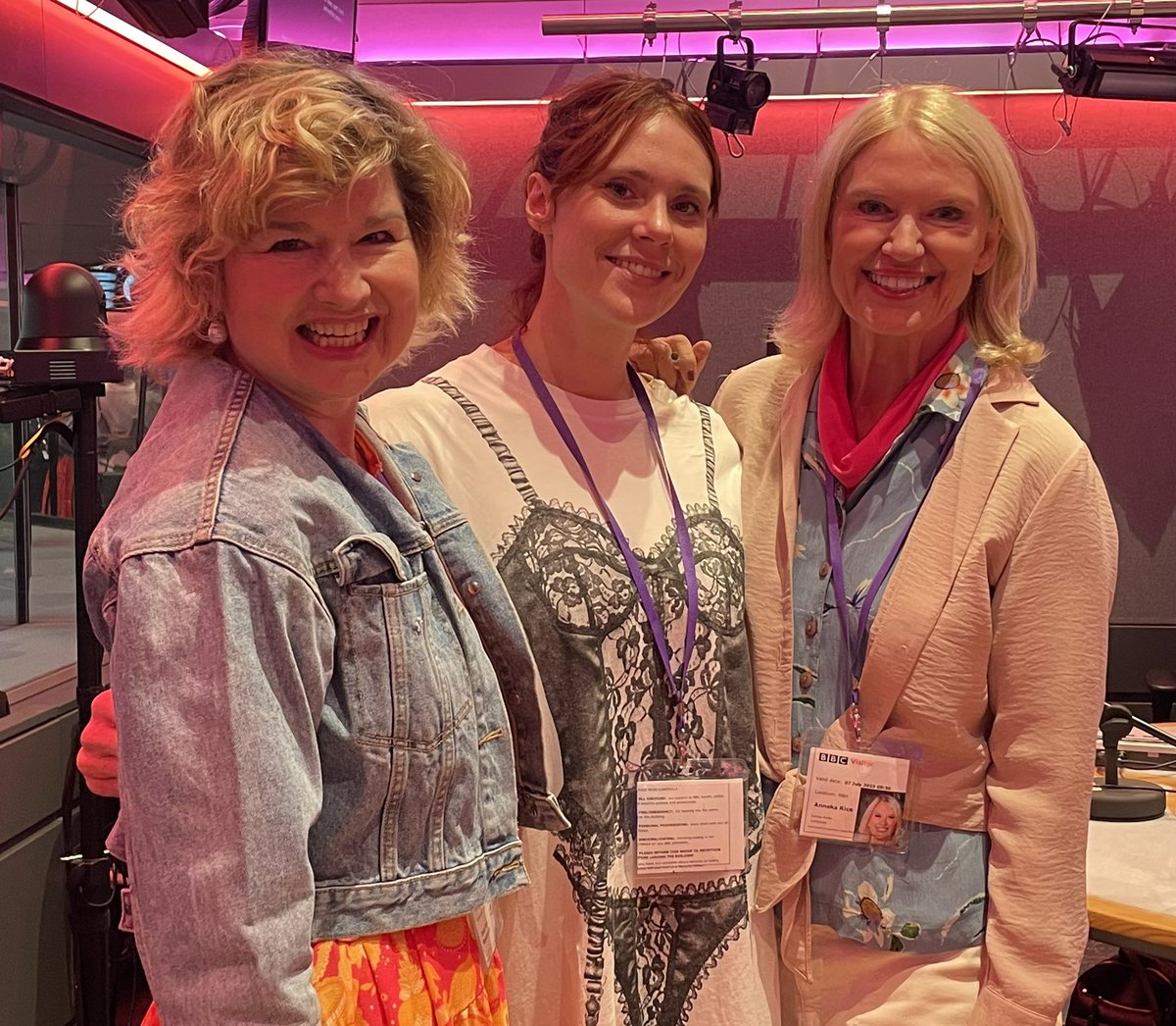 DazzlingShow's tweet image. Thank you so much @AnnekaRice @BBCRadio4 for having me on Loose Ends to talk about my Dazzling Divas and the upcoming shows at @TheatreAtTabard &amp;amp; @MillAtSonning in such great company #KateNash #Guvnab #TheCoral #LooseEnds #ReubenJames 
Link to tix in bio