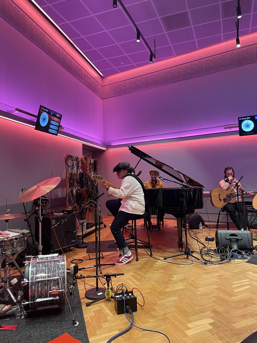 DazzlingShow's tweet image. Thank you so much @AnnekaRice @BBCRadio4 for having me on Loose Ends to talk about my Dazzling Divas and the upcoming shows at @TheatreAtTabard &amp;amp; @MillAtSonning in such great company #KateNash #Guvnab #TheCoral #LooseEnds #ReubenJames 
Link to tix in bio